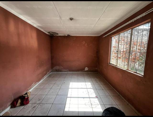 8 BEDROOM DUPLEX FOR SALE IN ROSETTENVILLE